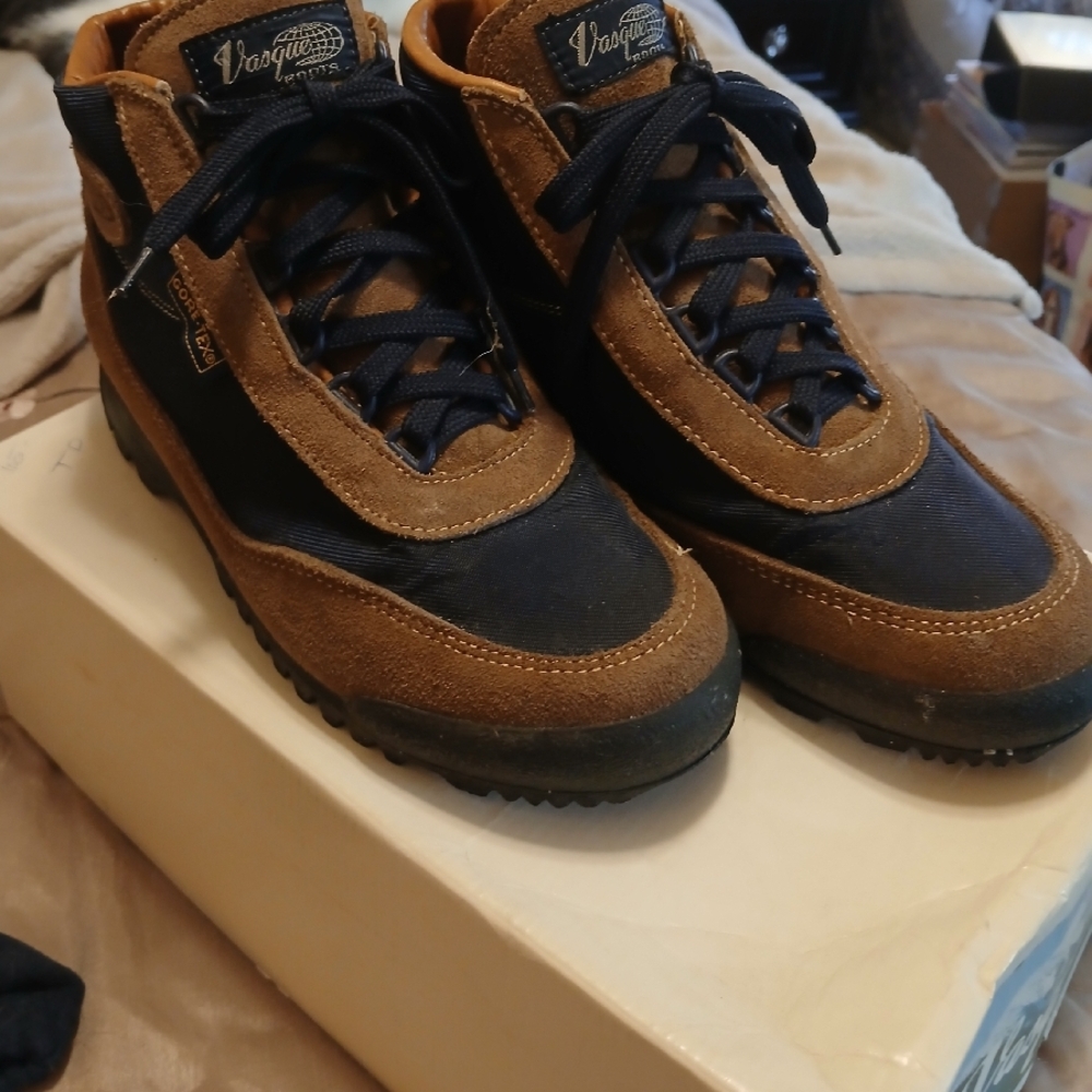 Vasque Skywalk Hiking Blue and Tan Lace Up Boots